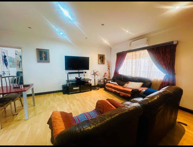 4 BEDROOM HOUSE FOR SALE IN RESERVOIR HILLS